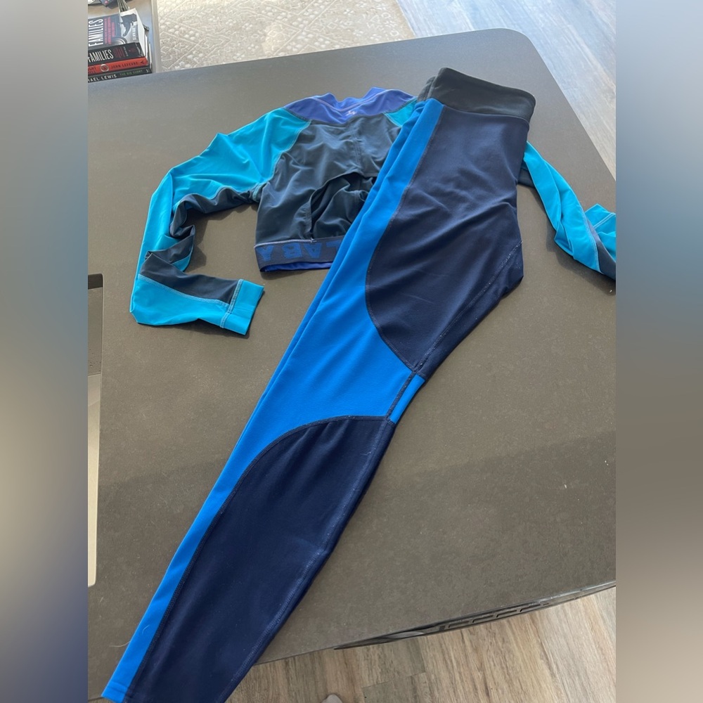 BLUE YOGA SET LEGGINGS AND CROP TOP S/M